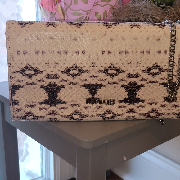 Booties and handbag - Picture 6 of 8